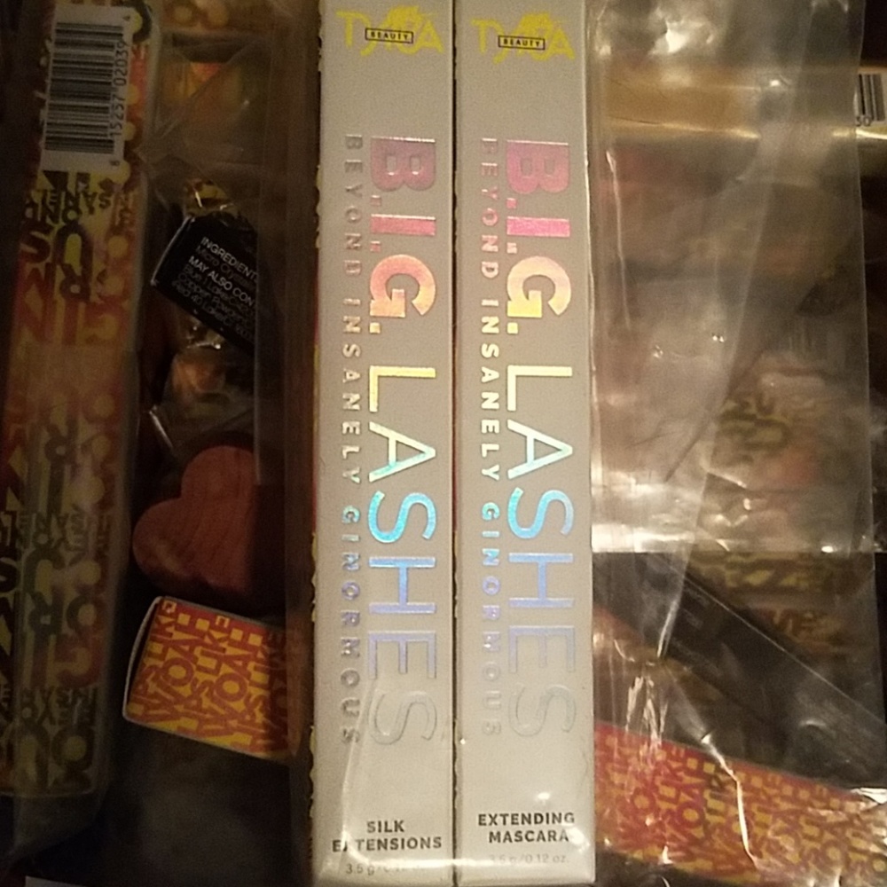 Tyra Beauty silk extensions and mascara